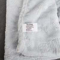 Kxyhug Compact Travel Blanket Lightweight Portable Traveling Blanket for Planes, Trains & Road Trips