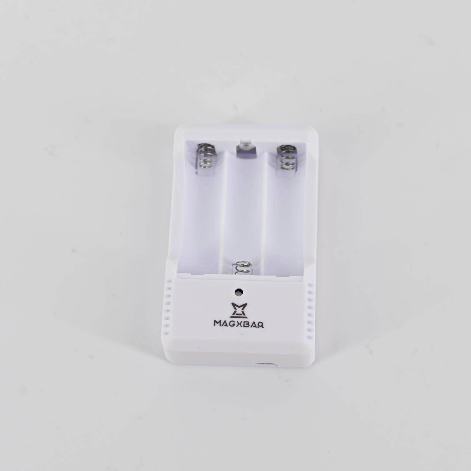 Magxbar 3 Slots Battery Chargers in White