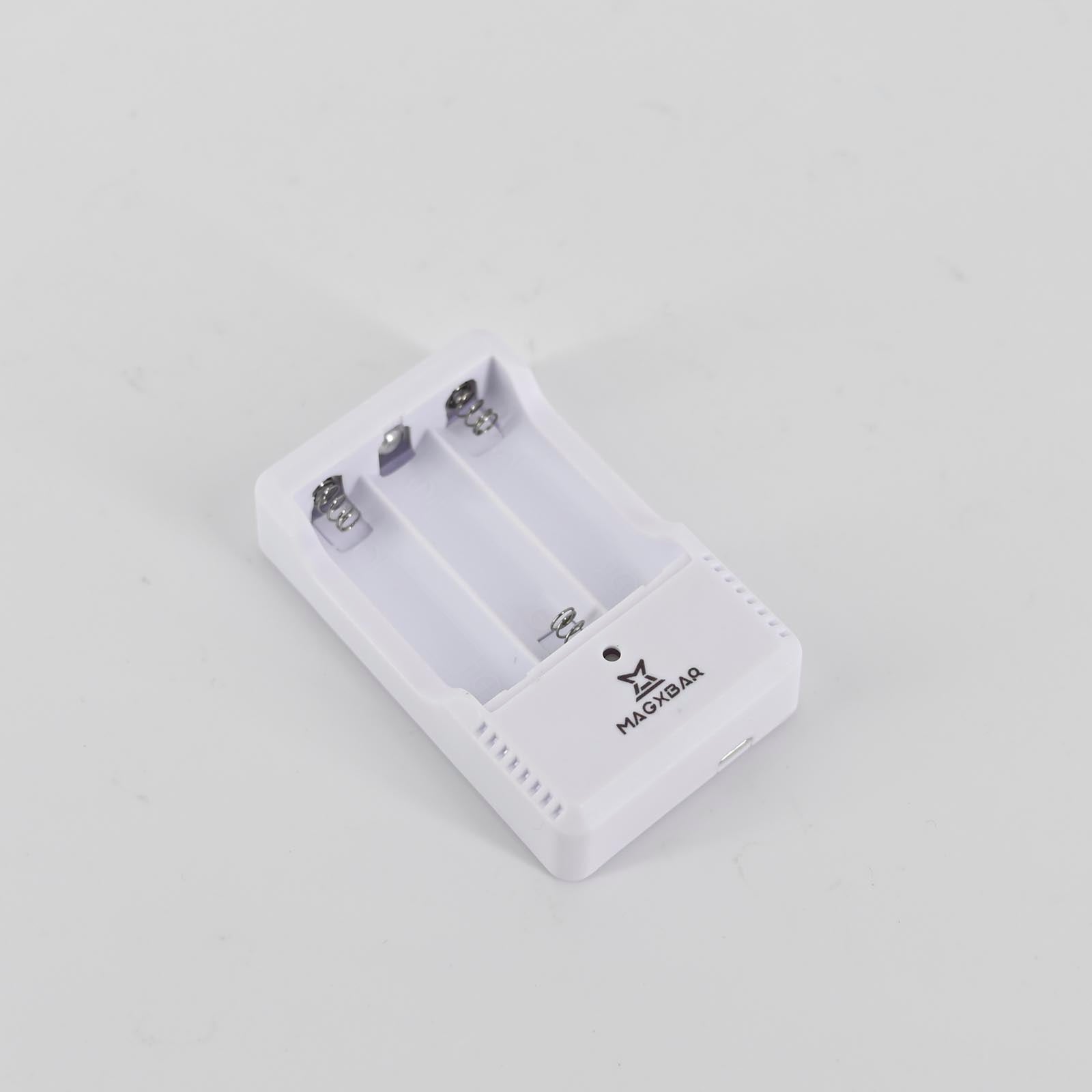 Magxbar 3 Slots Battery Chargers in White