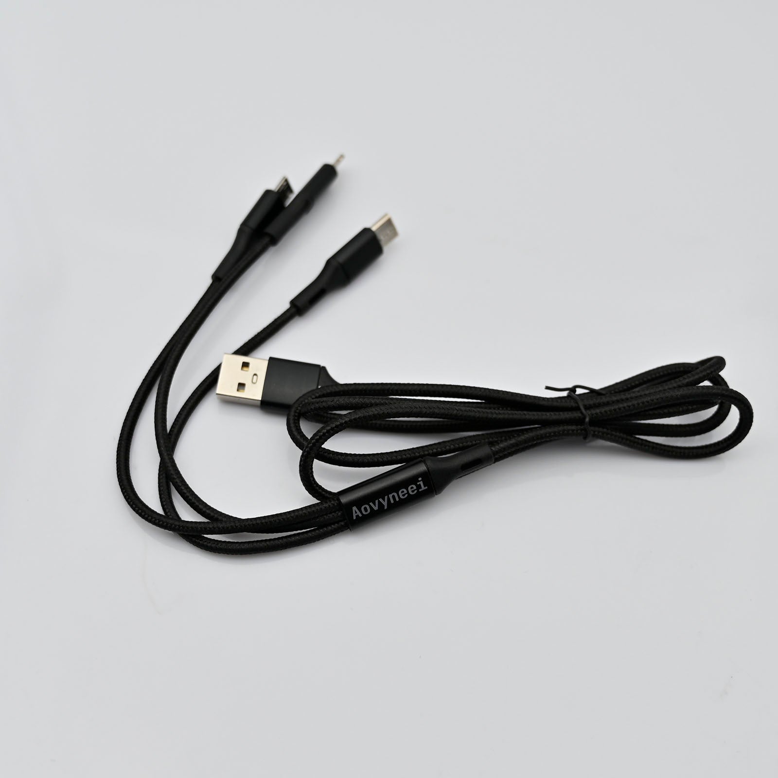 Aovyneei 4.3 feet Data Cables in Black