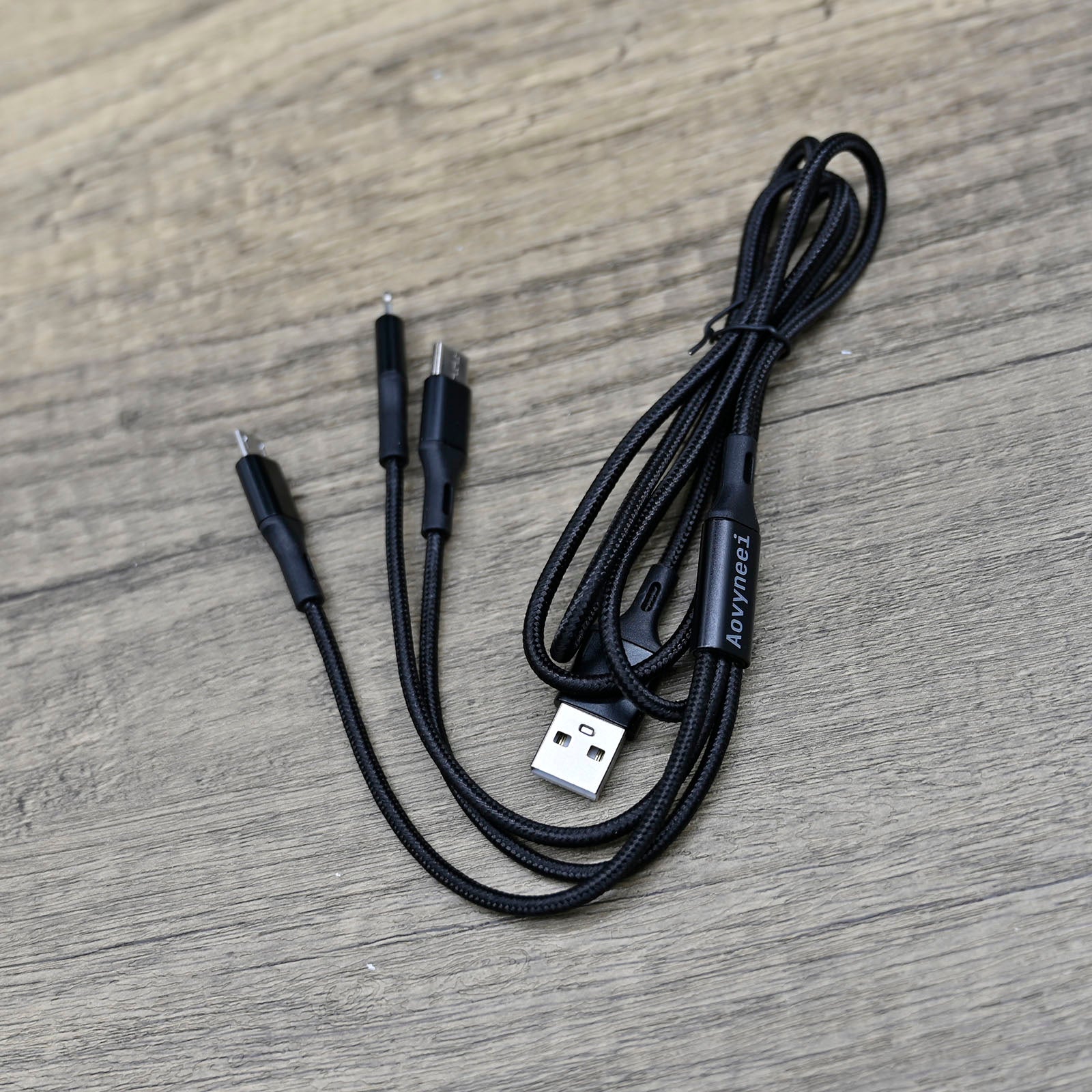 Aovyneei 4.3 feet Data Cables in Black